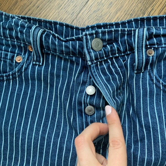 LEVI'S® X STRANGER THINGS Ribcage Denim Shorts Pinstripe Blue Size 28 Women’s - Picture 6 of 16